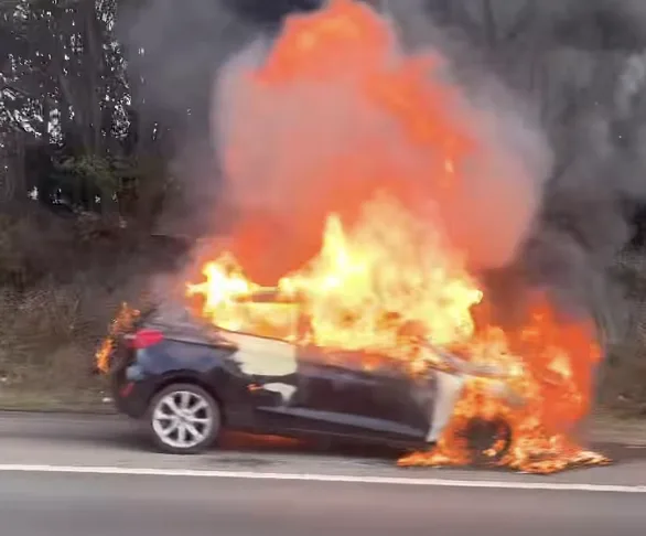 Vehicle fire causes delays on M25 between Swanley and Orpington