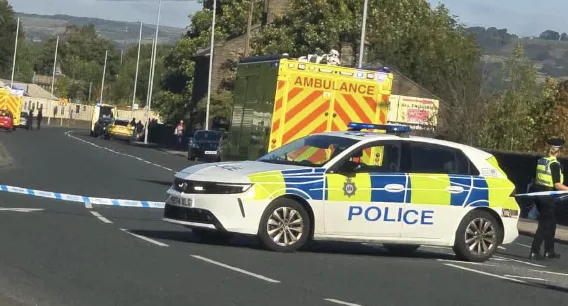 Canal Road closed after serious crash in Bradford