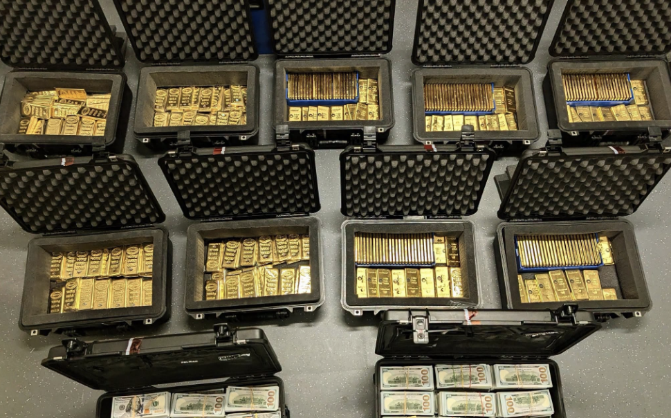 Former CIA official pleads guilty to $194m fraud after FBI finds $46m in gold bars