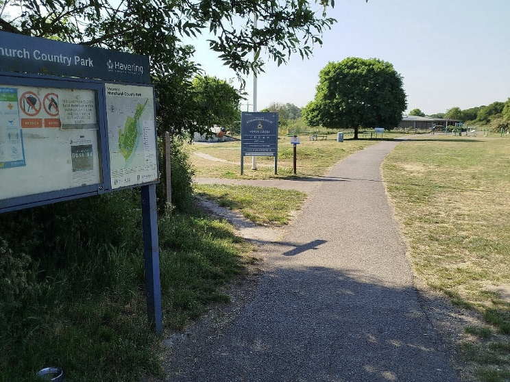Man in his 50s dies at Hornchurch Country Park